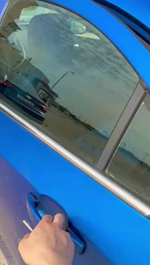 إعلان بيع سيارة شيفروليه سونيك 2017
المواصفات الأساسية:
• النوع: شيفروليه سونيك (Chevrolet Sonic) فئة LT.
• الموديل: 2017.
• اللون: أزرق.
• الرقم: كربلاء (خصوصي).
الحالة الميكانيكية والداخلية:
• المسافة المقطوعة (الممشى): 140 ألف كم.
• المحرك: المكينة مفتوحة ومجفتة (محرك جاهز).
• المقصورة الداخلية: كشنات مغلفة، شاشة وسطية، وتحكم ستيرن (كما موضح في الفيديو).
حالة الهيكل الخارجي (الضرر):
• توجد ضربة في الأبواب اليمنى.
• توجد بعض الدعجات والخدوش المتفرقة في البودي الخارجي (السيارة معروضة بحالتها كما في التصوير).
السعر والتواصل:
• السعر المطلوب: 65 ورقة وقابل للتفاوض
• المكان: كربلاء.
• للتواصل: ***********.
