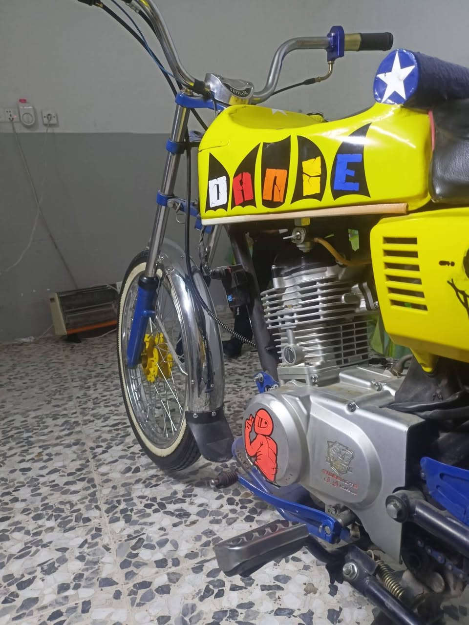 العنوان موصل حي اليرموك 
السلام عليكم اخوتي دراجه حربي محرك تايكر موديل  واحد وعشرين محرك شرط اصبانه ما مطخوخ نضافه كدام العين بريك ايد ورجل دسك عنبار مزود كامل شرط نقص ما بي تشغل وتمشي 
السعر 600 وبي مجال للشراي 
رقم: ***********
للعلم بي واتساب الرقم
