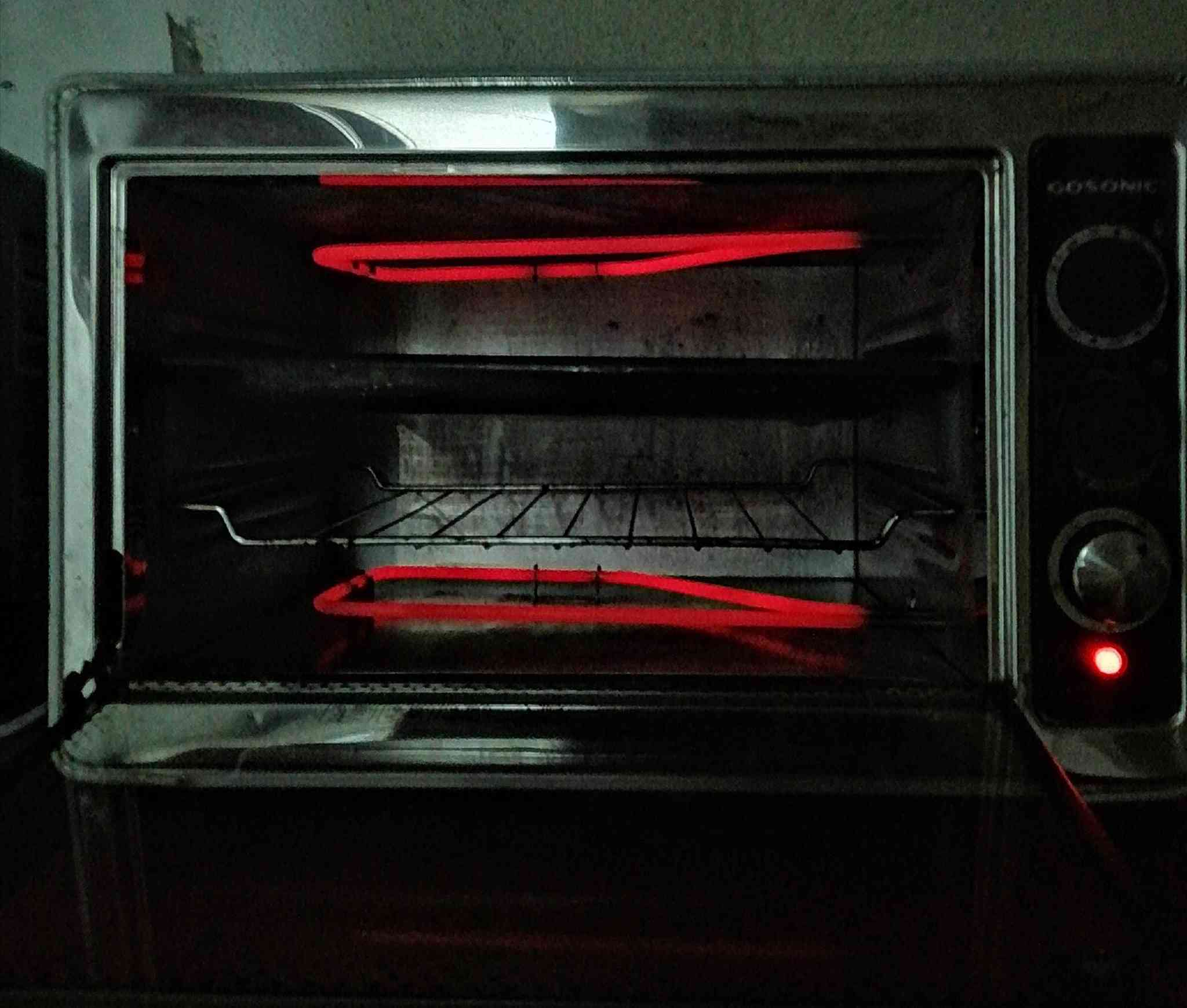 اوفن جوسنك حجم وسط 
حيل نظيف وتشغيل فول السعر ٣٠ الاتصال عالرقم *********** ويوجد خدمه توصيل
