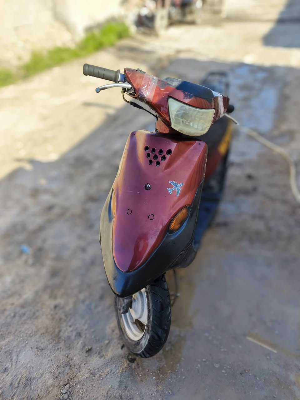 السلام عليكم دراجه بيجي للبيع ما ناقصهه شي بس دشبول و گلوب خلفي و امامي و الدوسه مال رجل الي مبينه بلصوره و اما اذا تلگه بيهه نقص ما مشدود كلهن موجودات . 
السعر 150 و بيهه مجال رقمي *********** و خاص موجود مكاني كوت حي الحكيم القديمه.
