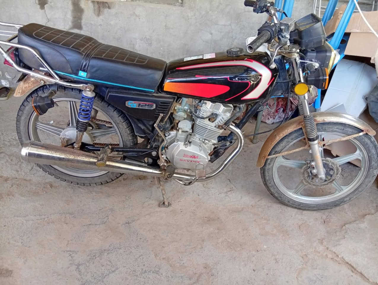 دراجه سافان 5كير . سلف شغال نضيفه 
كهربائيات شغاله كله ..كلك مكفوله من السرقه 
***********...سعر 250 وبيه مجال كربلاء الحسينيه
