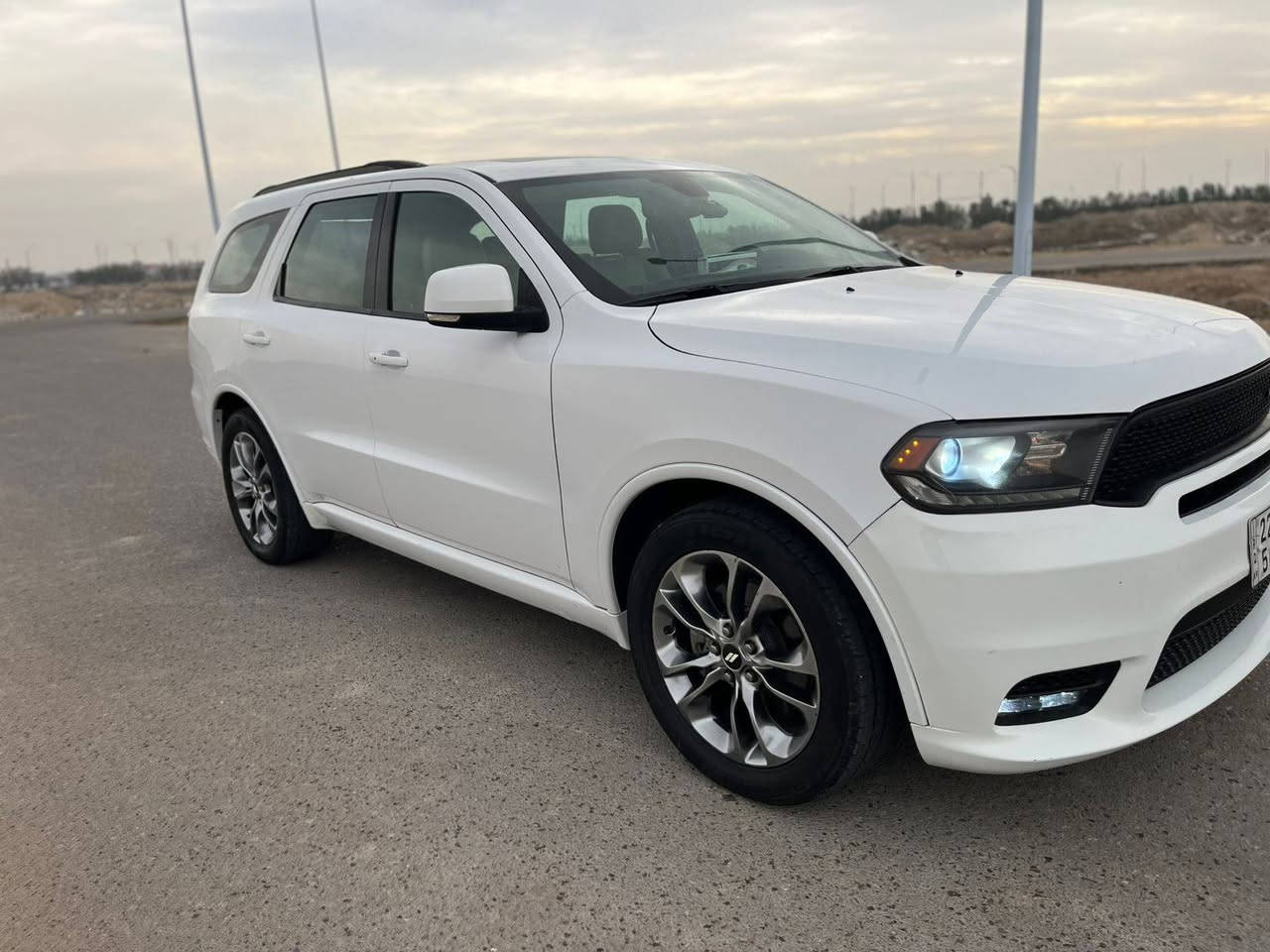 السلام عليكم
دوج دورنكو 2019 للبيع 
فول مواصفات GT PLAS خليجي 
بيها جاملغ الايسر ضربه خفيف ومصبوغ 
بيها 3مكانات بارد
 البيبان الوره مفتوحات فقط بدون تبديل 
مواصفاتها 
فتحه سقف 
تشغيل عن بعد
صندوق كهربائي 
كشنات كهربائيه 
تدفئه ستيرن وكشنات اربعه 
شاشه جبيره 
حساسات خلفيه 
توقف ذاتي عن الرجوع 
نظام ايكو و نظام سبورت 
خاصيه توفير الوقود عن الوقوف 
تحكم ستيرن 
مثبت سرعات 
نقطه عمياء بل مرايات 
اشاره بل مرايه 
ماشيه 120 الف كيلو متر حقيقي 
السياره جديده وحلوه مال بيت 
حداديه جديده 
رقم اربيل الجديد تريد تحويل تريد وكاله 
السنويه لل 29 باسم شركه 
عنواني بصره القبله
السعر 270 وبيه مجال 
***********
