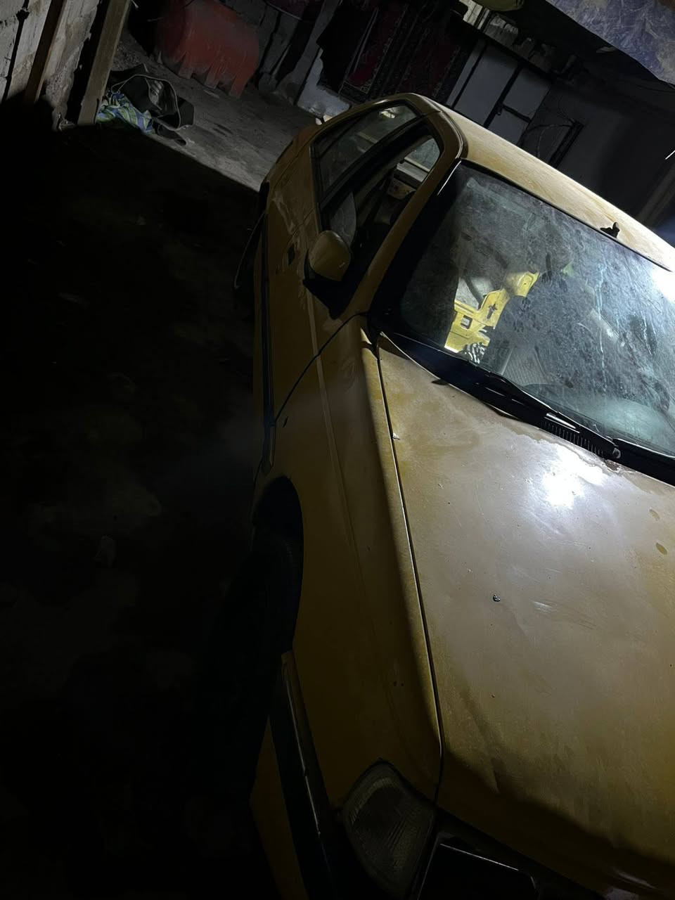 سلام عليكم سيارة بيجو البيع موديل ١٤ مكينة وكير مكفولات تبريد شغال سنويته ل ٢٧ راعيها موجود نقصها السيارة باتري السعر ١٣ وبيها مجال قليل العنوان بصرة الموفقية ***********
