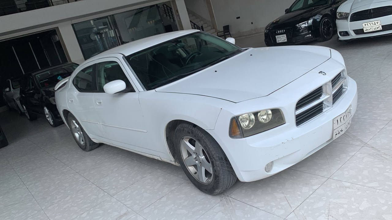 سلام عليكم 
جارجر 2010 ابيض ثلجي محرك 3500   سياره ابدا مامشتغله  على خط سياره كلها بشرط كير محرك صدر امامي و خلفي تخم تاير سنويه جديده مناقصها برغي بيها جاملغ صبغ وبنيد بدون دواخل بدون ايرباك  كلش حلوه وبالعافيه يلي ياخذها و السعر ١١٢ 
مكان سياره بااربيل 
*********** واتساب
