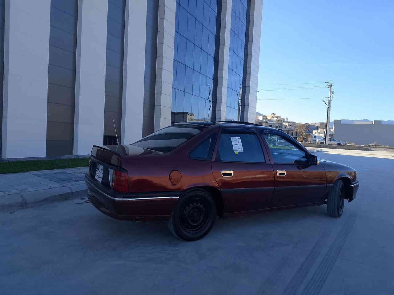 ئوپل مۆدێل1994  مـــەکیـــنە18گێر عادی 
گێـــرومەکــــینە ی بەشـــرت کارەبای هەمو یش دەکات 
شوێن رانیە سعر24 مەجالیکی کەم 
***********
