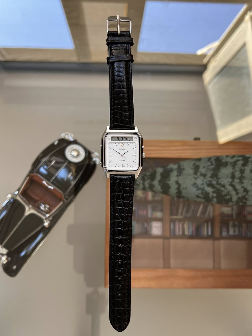 تحفة كلاسيكية من Timex
الساعة تتميز بطابع "Vintage" يعود لفترة الثمانينات والتسعينات
• القطر: 32
• المنشأ: أمريكا 🇺🇸
• عقارب (Analog): لعرض الوقت التقليدي.
• شاشة رقمية (Digital): في الجزء العلوي تدعم (التاريخ، المنبه ALM، الكرونوغراف CHR، ونظام Lap).
• الحالة: الساعة بحالة ممتازة جداً (كما هو واضح في الصور)، وتعمل بدقة عالية.
🔸السعر: 80,000 الف


**إذا كنت صاحب هذا الإعلان وتريد حذفه لأي سبب، رجاءا أرسل رسالة إلى الدعم الفني**