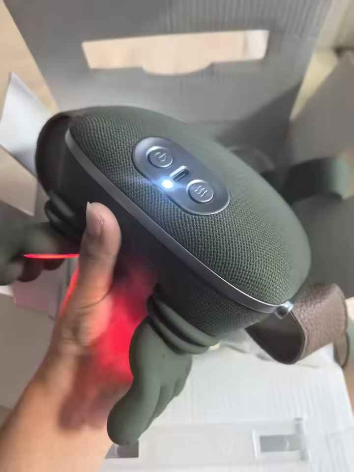 جهاز مساج ذكي للرقبة والكتفين، مصمم بشكل فريد يشبه "اليد البشرية" أو "الأصابع" لتوفير تدليك عميق ومحاكاة للتدليك اليدوي. 

تصميم حيوي (Bionic): يتميز برؤوس مساج تشبه شكل اليد بـ 4 أصابع، مما يساعده على التكيف مع شكل الرقبة والكتفين بدقة.
خاصية التدفئة: يدعم الجهاز وظيفة التدليك الحراري (الأشعة تحت الحمراء) بغداد, العراق


**إذا كنت صاحب هذا الإعلان وتريد حذفه لأي سبب، رجاءا أرسل رسالة إلى الدعم الفني**