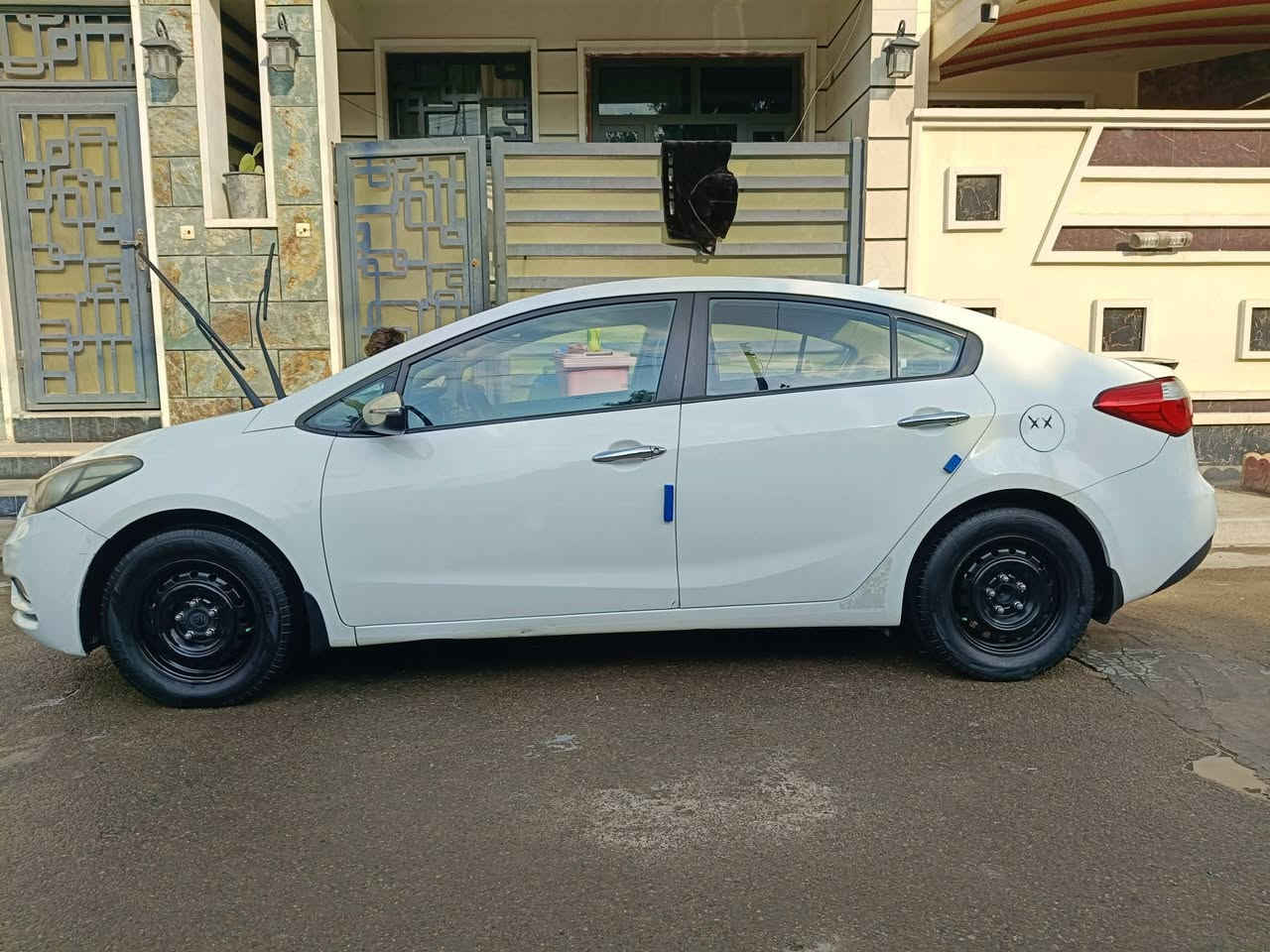 للبيع سيراتو 2014 محرك 1600 كير حرك رقم بغداد ماشيه 235 الف مكفول سياره جاهزه تخم تاير جديد لايت زنون بيها بنييد مصبوغ اثر شخوط وطخه بلجامغ الخلفي صغيره سياره خير من الله تدفئة شغاله
تبريد غاز ضاج وطلع من كيفه   سياره احلى من صور سعر 117 وبيها مجال سنويه ماساقطه 2027 شراي يتصل ***********
