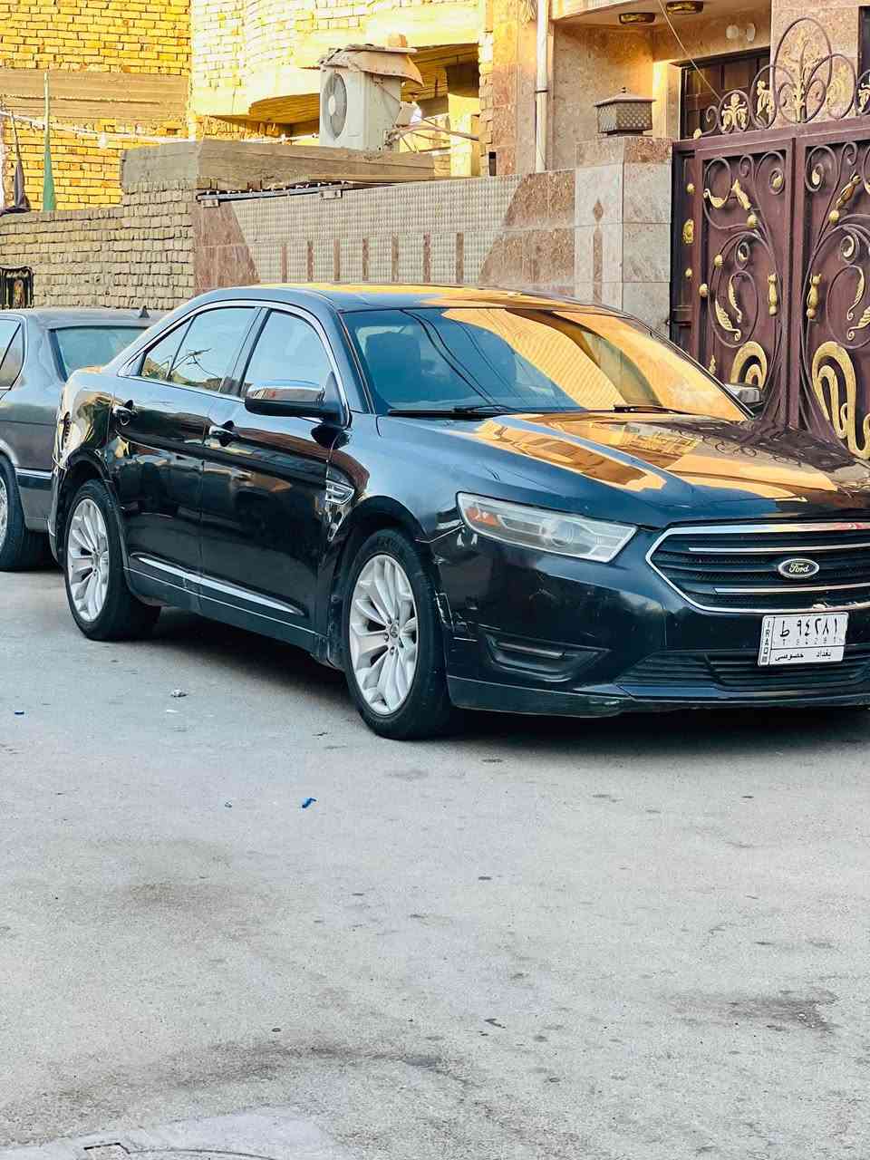سلام عليكم إخوان، للبيع فورد توروس (Ford Taurus) موديل 2016 فول مواصفات
 الموديل: 2016
 اللون: أسود ملكي ونظيف جداً.
 المحرك: 6 سلندر، حجم 3500 CC (قوة ومتانة).
 المواصفات: فول مواصفات (فتحة سقف، بصمة تشغيل وبصمة أبواب، شاشة كاملة، تحكم ستيرن، كاميرا وحساسات، وباقي موصفات معروفه)
 كير وماكينة كفالة عامة وبشرط الفحص.
 تبريد ثلج ما شاء الله (قطعتين).
 حدادية وصدر وجاهزية تامة (ما تحتاج برغي).
 تايرات جديدة وجاهزة للمشي والخطوط.
 الأوراق: السنوية جديدة والتحويل مباشرة ثاني يوم.
 المكان: [واسط - الكوت].
السعر:[150 وبيها مجال]
للتواصل والاستفسار: [‭***********‬] الحال, واسط
