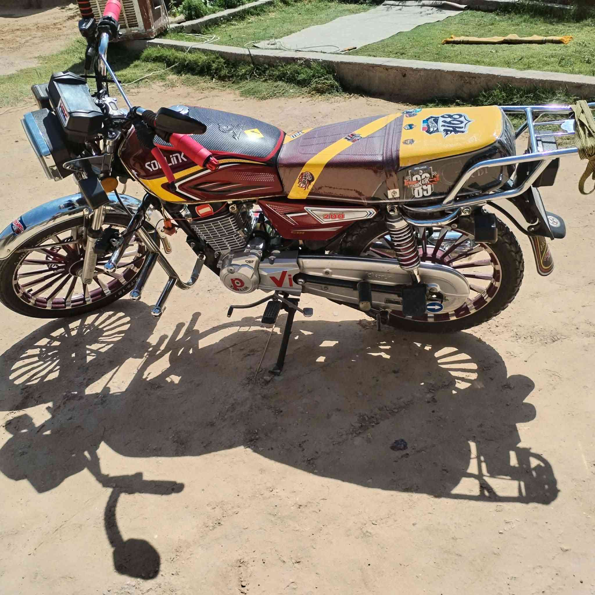 سولنك موديل 24 بعده عشركه ماشي 8 الاف محرك 200 ضاغطه زنجيل بيع فقط قيم بل يحبه الله واي استفسار هاذا رقمي ***********
