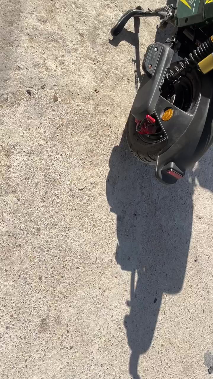 السلام عليكم
دراجه R9 2026 
دراجه نضيفه  شخط مابيه اي عطل مابيه
دراجه ونلي
خمس بطاريات
مابيه شي مستبدل على وضعها
مفتاح ويها كارت الشاشه ويها سلتها
بيها نضام الحمايه بيه Rالرجوع على الخلف بيها بلوتوث شغال دراجه بلادي من الكارتونه مستعمله فقط اربع اشهر
دراجه نضيفه ومثل ما موضح كدامكم وعارضها 375
الرقم *********** مكاني العبيدي الكفاءات
