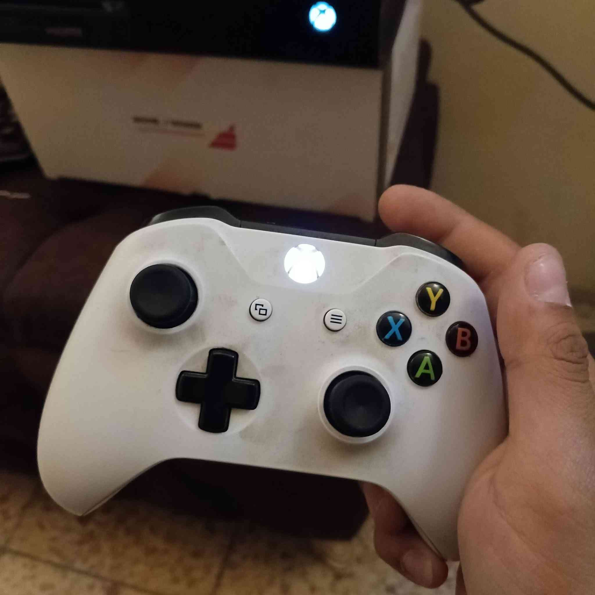 XBOX ONE
مساحة نص تيرا 
مشكلتة بسيطه مال تحديث كل ما اريد احدثة يكلي غير متصل بالأنترنيت 
اب10الف تنحل مشكلتة 
الجهاز نضيف وملحقاتة ويا 
+
كيبورد وماوس
اليدة نضيفة بس قبغ البطارية ضايع
نضافة الجهاز 80٪
سبب البيع قلت مجال ما عندي وقت   
سعر الجهاز 140الف 
أو مراوس بلي 4 فات
مكاني بغداد الدورة لا يوجد توصيل تجي تاخذة علفحص .


**إذا كنت صاحب هذا الإعلان وتريد حذفه لأي سبب، رجاءا أرسل رسالة إلى الدعم الفني**