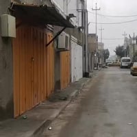 ١٠٠ متر بيها اربع محلات وشقه السعر مناسب للاستفسار 07700009148 المحلات...