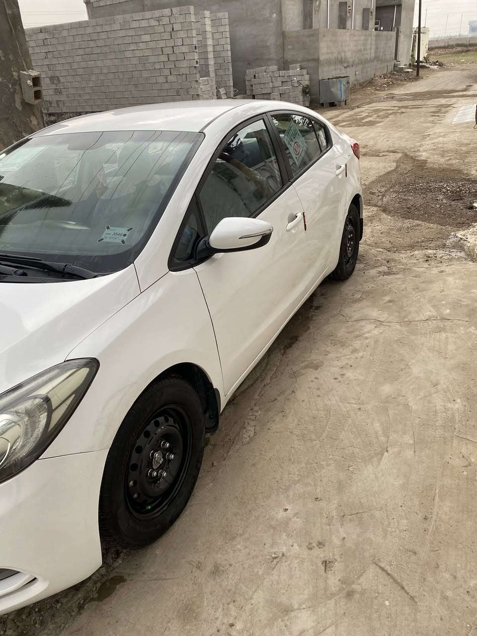 السلام عليكم سيراتو موديل 2014خليجي رقم بغداد دولي شرط تحويل اكاتبك عقد مروري سيارة جديده كلش مال جني محرك كير تبريد تخم تايرات صدر خلفي امامي كله مكفول ماشيه 150 السياره بيها باب السايق مبدل ابلادي بدون حادث شرط ابلادي ونفس اللون وبيها الدوسه صبغ وحده 
السعر 120وبيها مجال 
مكاني ديالى المركز 
***********
***********
