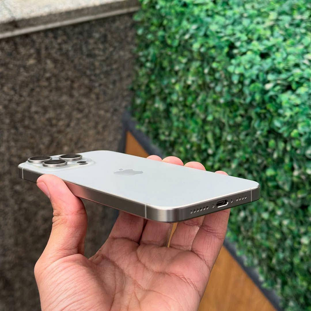 ايفون 15 برو ماكس 

شرق اوسط  ماستر AA/A  

كفالة مكفول ما مفتوح نهائيا .وتر بروف .

نظافة 💯 ب 💯 

بطارية  90    %   محدث اخر تحديث 

ذاكرة 256

السعر  مليون و 25 

مكاني بابل المركز 

***********
