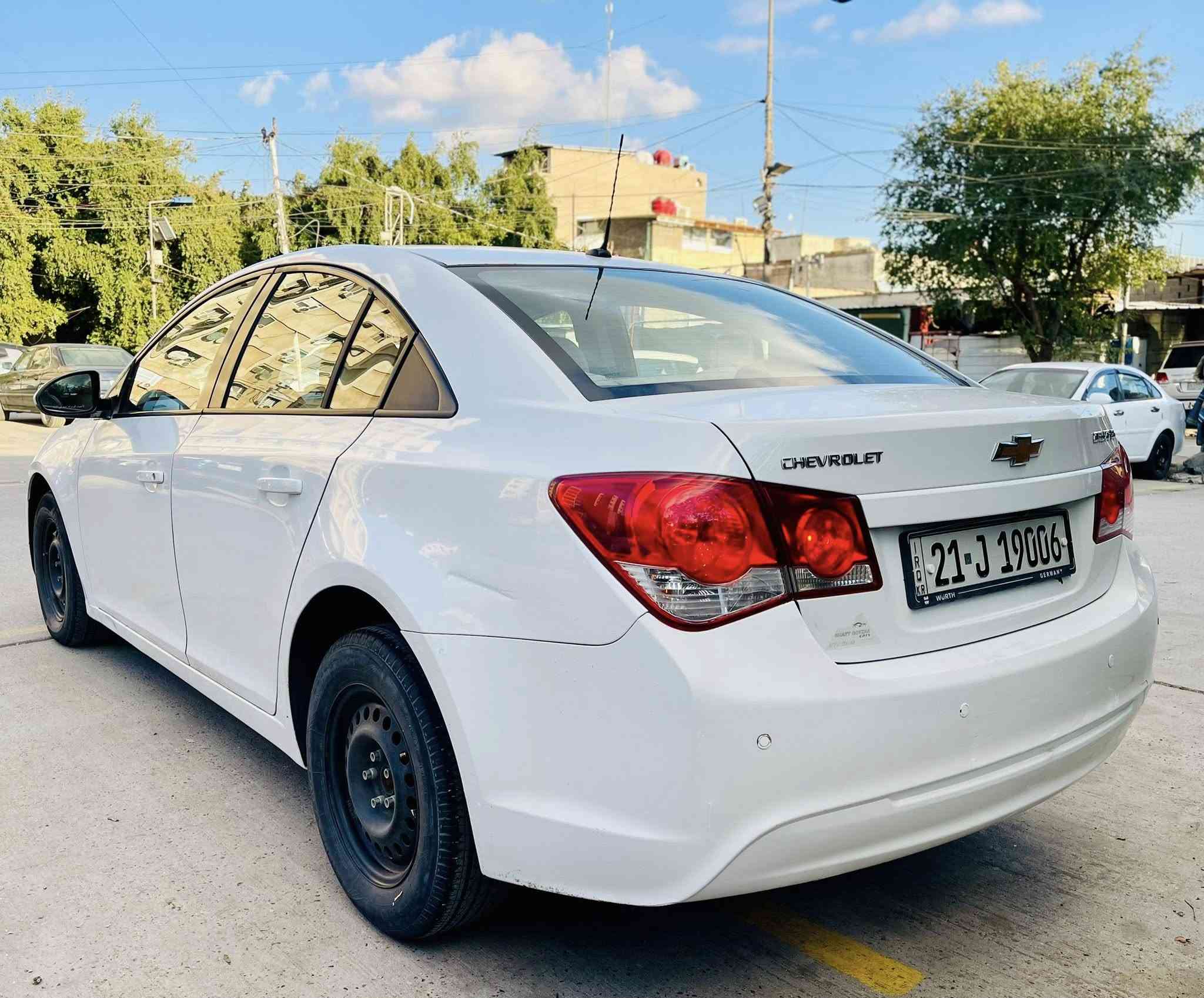 سلام عليكم       مكفووول
سلام عليكم عندي شوفر كروز للبيع خليجي موديل 2013 
مواصفات 
شاشه كبيره تاب   كامره خلفي   حساسات خلفي 
مكينه 1800 مرغوب بانزين عادي 
تبريد ممتاز جدا     كشافات امامي  
سياره مكفوله بشرط حته دعاميات مكفول  جديده جدا
 
             مكان سياره بغداد كراده مريم 
        هاتف  ‭0 770 409 1344‬                    سعر 89
