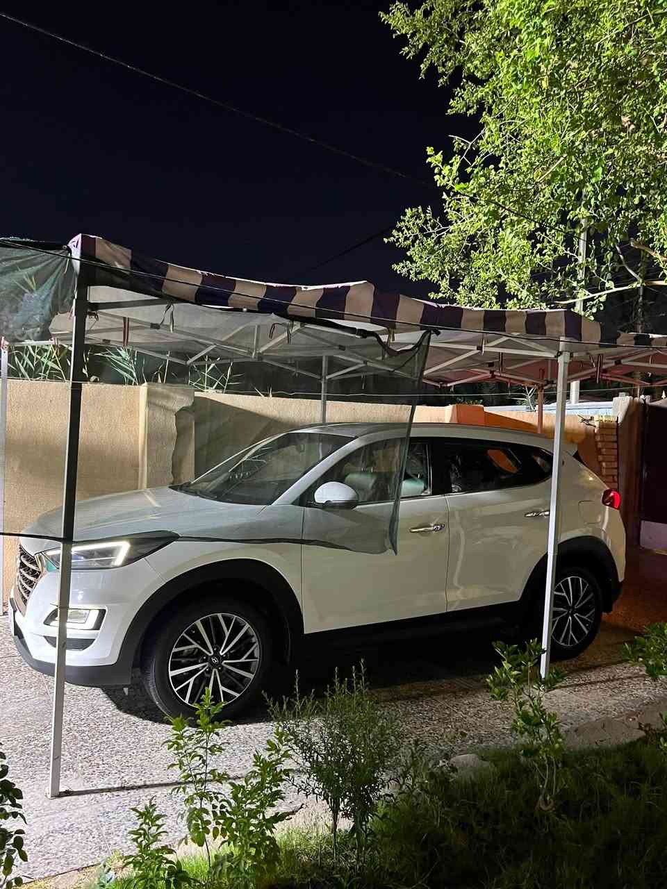 توسان للبيع 2020 خليجي كاصد اصلي كوري
ماشية 55 الف بوضع الزيرو 

رقم بغداد مشروع وطني الجديد

مكفوله ( لا ضربه لا صبغ لا بارد لا تبديل لا فتح ) شرط السونار 

موصفات 1/1 عدى البانوراما 
-مكينة 2000 دوش 
-لايت زنون 5 عدسات 
-بصمة تشغيل 
-كراسي كهرباء 
-مري شفط
-شاحن و اير ليس
-أريل نفكيشن
-ترحيب ابواب 
-بصمه ابواب 
-كشاف زنون 
-ليد نهاري 
-كامره خلفيه
-ثلاجه تبريد 
يعني هواي موصفات فول 1/1 عدى البانوراما

ملاحضة سياره جاهزه من تخم تاير جديد و تخم دسكات امامي خلفي و دهن جديد و جميع فلات السياره جديده يعني متصرف عليها جاهزه 

السعر 207 وبيها مجال للشراي

لاستفسار *********** مكان بغداد
