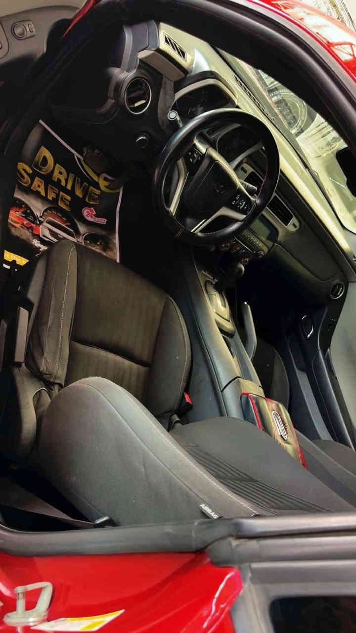 السلام عليكم
للبيع كمارو 2014 RS رقم بغداد انكلزي باسمي وهزة جديدة 
وارد امريكي حادثهاا فقط دعاميةامامية يعني كلين بدون صبغ وبدون تبديل 
مكينه V6 3600 وكير وتبريد وصدر كلهاا تمام وتخم تاير 20 
السيارة مابيها نقص وكلهاا ع البلاد 
عارضهاا 104 وبيهاا مجال كلش قليل مكاني بغداد الغزالية *********** سونارهاا بالمنشور
