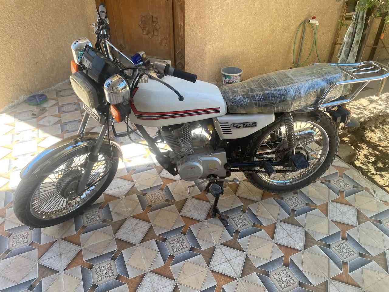 تايكر 19بيه 5اوراق سعر 300وبيه مجال خير من الله شلعه فول لفول مامدح بيه تعال وشوفه بس دراجهً يرادله يعني ترتيبات سبب لبيع اريد اخذ تكتكً رقمي ***********اتصال او واتساب بس اكثر شي متواجد عل واتساب لان اخلي مغلق مرات وحياكم الله
