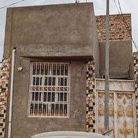 دار للبيع • ١٠٠م • قرب المدارس الصينية