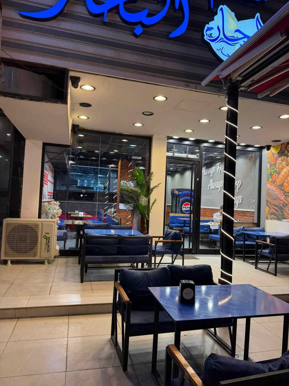 📢 مطعم كامل للإيجار أو للبيع
فرصة مميزة لأصحاب المشاريع والمستثمرين.

🔹 مطعم متكامل وجاهز للعمل، ويشمل:

* صالة المطعم
* شقة
* مخزن
* مبيت للعمال

📍 العنوان:
بغداد – اليرموك – أربع شوارع – مجاور رضا علوان.

📞 للتواصل:
***********

سبب البيع: الانتقال إلى موقع أكبر لتوسعة العمل.

للجادين فقط، وأهلاً وسهلاً بالجميع.
