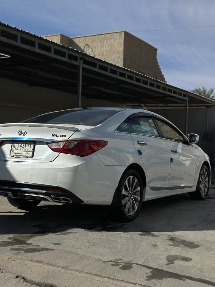 سلام عليكم ورحمة الله..هونداي سوناتا موديل 2015 خليجي السونار موفق بالمنشور..سيارة جاهزة وجديدة مناقصها برغي…السعر 130 وبيها مجال..مكان السيارة الانبار هيت..***********
