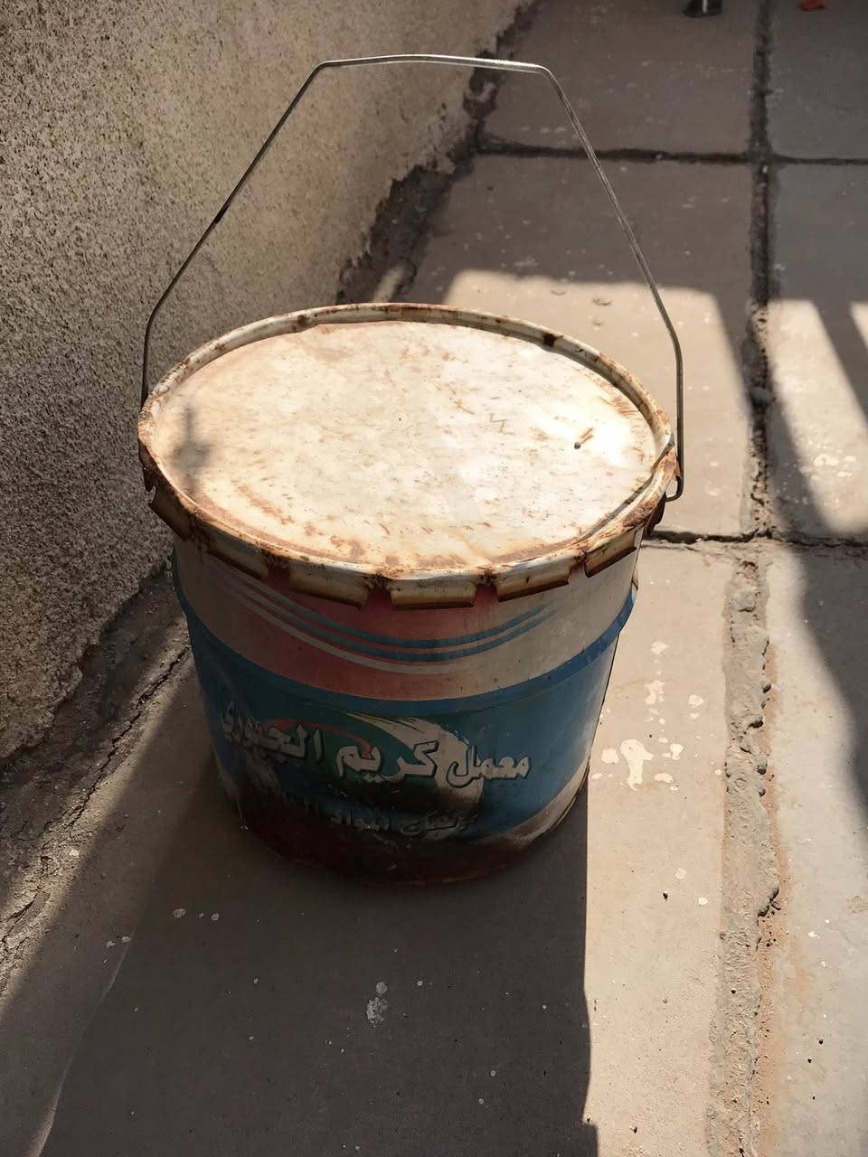 سلام عليكم زفت مال سطوح ماستك درجة اولى شوي مستعمل نصة موجود بل سطل للبيع🔴 مكاني بغداد حي الجامعة للتواصل ***********
