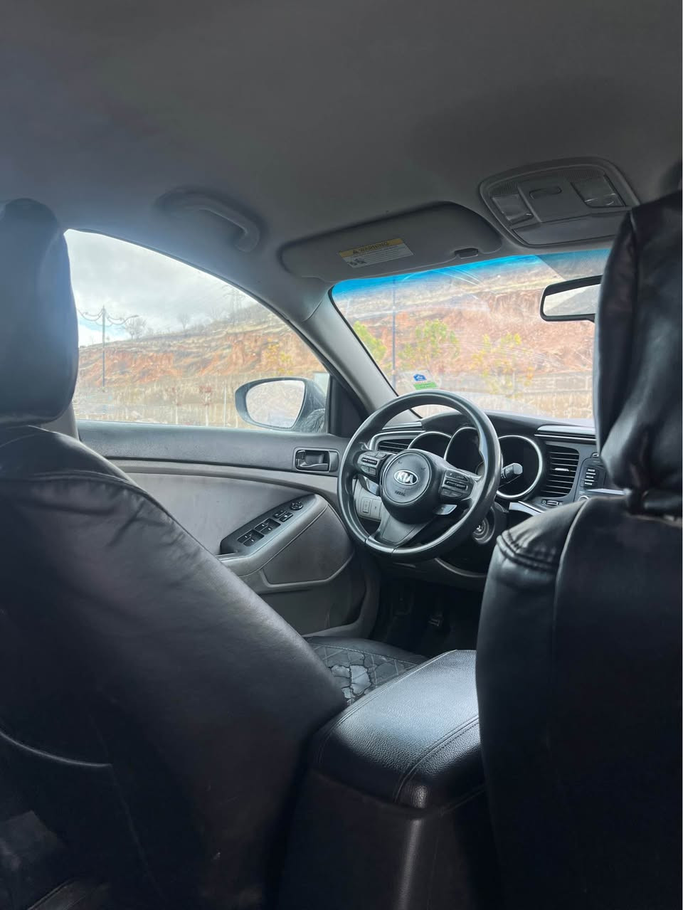 كيا اوبتما ٢٠١٥ امريكي
سعر و مجال : 108 ورقة 
غرامة : 200 الف 
المحرك : 4 سلندر حجم المحرك 2.4 GDI
عدد الممشة : 150 الف ميل
قطعتين صبغ :بوند و جملوخ
الايربكات : مفتوحة
الشاصي و الدواخل : سليم 
رقم الشاصي : 5XXGM4A75FG44170
تحويل او وكالة : موجود 
عنوان: دهوك
رقم الهاتف : *********** دهوك, العراق
