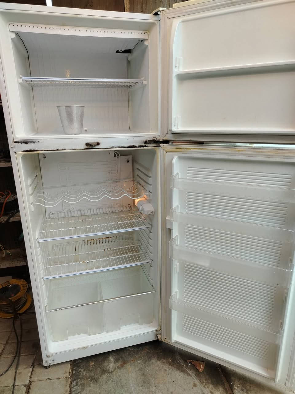 ثلاجه نضيفه مثل ما واضح كدامكم تجميد وتبريد خير من الله سعر مناسب 175شراي اتصل او يتفضل خاص *********** عنواني بغداد الشماعيه حي السفير
