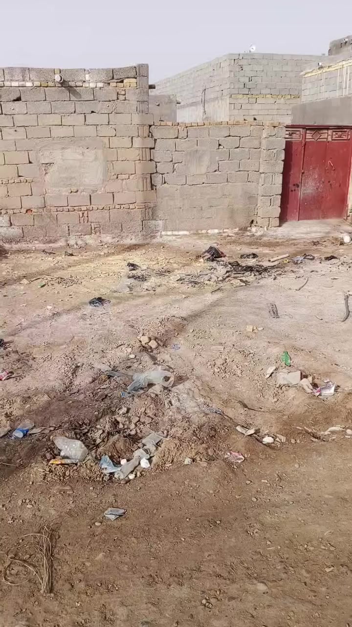 بيت للبيع بس نبيع قطعه مساحه 155م منطقة سميلات كافة خدمات الاتصال ***********
