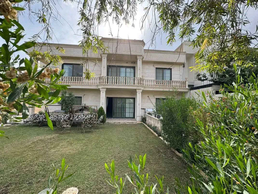 لاوان ستي كود 28
#منزل للبيع في اربيل مجمع #لاوان ستي 
مساحة 400م 
200م بناء طابو صرف و 200م حديقه إضافية 
واجهه كلها مرمر تركي 
يتكون من 5 غرف نوم و مخزن 
التمليك لكل من يحمل الجنسية العراقية 
للمزيد من المعلومات يرجى التواصل معنا على الأرقام التالية 
***********
*********** 

 #شركة_باب_النجاح_للعقارات #عقارات_اربيل #بيع_وشراء أربيل, العراق
