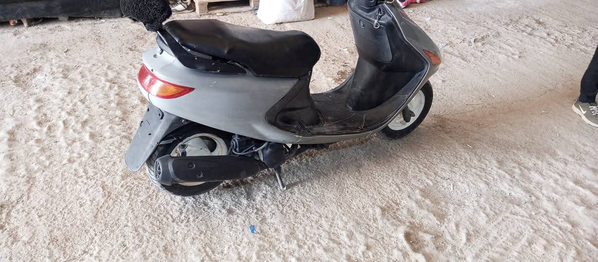 السلام عليكم دراجه للبيع فراشه ما عوزها شي بس باتري 
مكينه ما مفتوحه السعر ٥٥٠بيها مجال ***********
