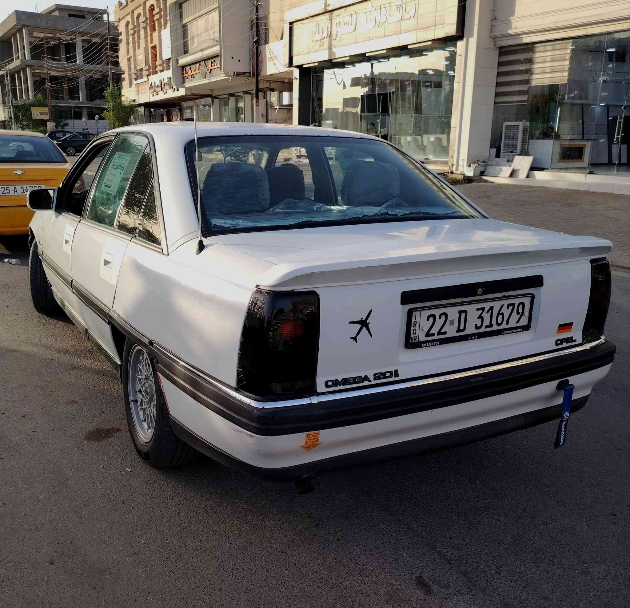 للبيع اوبل اوميگا 20i نضافة فول بدون صبغ كلة بلادي رقم اربيل سنوية لحد 2029 سعر 55 واتساب***********
