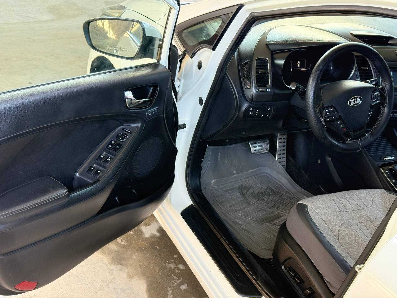 السلام عليكم اخوان  سيراتَو ٢٠١٧ فول اعله فئه  كشن جلد  تبريد تدفئه بل كشن تدفئه استيرن لايت LAD بلادالسياره ماشيه ١٧٢ الف  حساسات نقطه عمياد رادار السياره فول واحد عل واحد  مكينه ٢٠٠٠ بيها بدايه تنقيص شي بصيط جاهزه السياره تخم تاير حداديه ٩٠ بل ميه  مكاني نجف ***********  السعر ١٣٥ شي بصيط مجال ملاحضه السياره بيها فقط بنيد مبدل اصلي بلادي بدون اي صبغ
