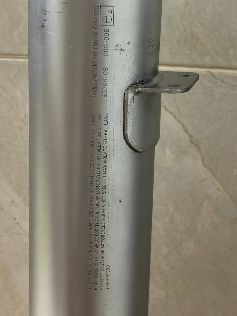 Harley-Davidson VRSCF V-Rod Auspuff 65268-09
كامل 
وارد السعودية


**إذا كنت صاحب هذا الإعلان وتريد حذفه لأي سبب، رجاءا أرسل رسالة إلى الدعم الفني**