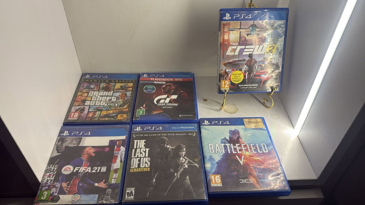 السلام عليكم
بلي 4 للبيع سلم نص تيره ويا يدات اثنين اصليه و ست اقراص
ويا حساب بي اشتراك بلس شهري للبيع رايده ب350 وبي مجال مكاني بغداد / الامين و بوب الشام اثنيهن التقي بيهن
رقمي ***********
