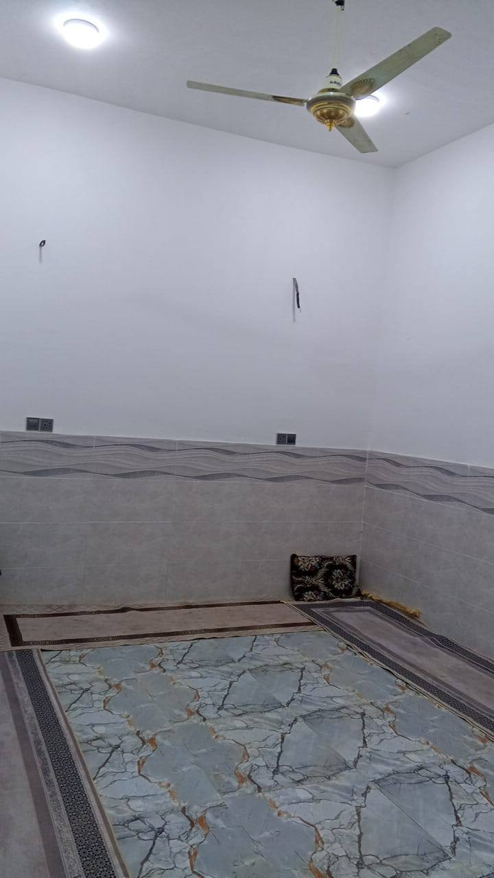 السلام عليكم
بيت للبيع في الكوفه حي ميسان  شارع الزوار المختصر  طابو زراعي سند 25 الأساس صب والسكف صب 
بيت كامل مكمل مكفول من كل جوانب 
مواصفات البيت مساحه البيت 115
غرفتين + صاله + استقبال + مطبخ + صحيات داخله وخارجيه + طارمه صغيره 
وايضا ارضيه بورسلين + جدران سيراميك كامل مكمل كلشي ما عاوز ولا حبايه تجي تخلي غراضك وتكعد وانت مرتاح البال ..بناء حديث مال جناي 2025. السعر45 مليون وبي مجال للشراي 
للاستفسار مراسله الصفحه او رقم 
‏‪/0788 109 4152‬‏ ملاحظه اقساط ما نبيع /
