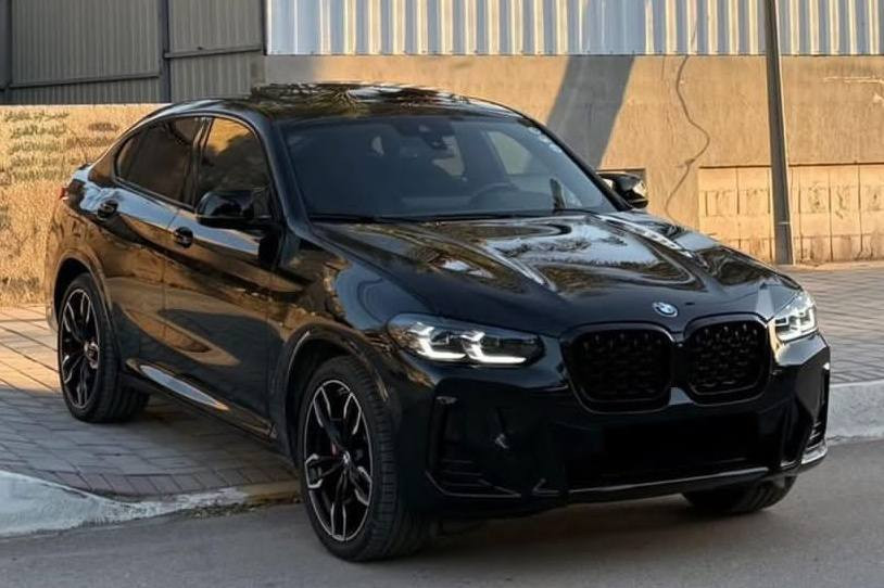 بي ام دبليو x4 M40i 2023 
ماشية 18 الف ميل بحالة الوكالة 
المواصفات 
محرك 6 سلندر تون بور توربو B58
كت M كامل وكالة دعاميات + ستيرن 
فجوج بريك M لون احمر وكالة
اكتف اكزوز M وكالة
كاربون فايبر وكالة
داخل اسود
بانوراما 
بروجكتر عرض M مود
كراسي كهرباء + خزن
تدفئة كراسي + ستيرن
تحكم التبريد منفصل الخلفي
صندوق كهرباء شفط + حركة قدم
دخول ذكي
اكس درايف
كاميرا خلفية
سماعات هارمن 3D محيطي 
لايتات ادابتف اندفجول شدو لاين اسود
شباج اندفجول شدو لاين اسود 
رادارات امامي + خلفي + جانبي
انارة ترحيب
تحذير فتح الابواب 
مود درايف 4 مودات
كار بلي + اندرويد اوتو
ويل 21 
انارة داخلية 8 الوان 
تشغيل عند بعد  
تخم تاير جديد 
كيجات m (330km) csl style 
بدون ايرباك صفر مسج شرط الفحص بدون صبغ 
(سيارة بيها تعديل pdr 10 سم بالبنيد و الجاملغ مفتوح و مرجع من امريكا نفسه )

تحويل ثاني يوم سيارة باسمي و باج تضليل 80% فعال   
***********
