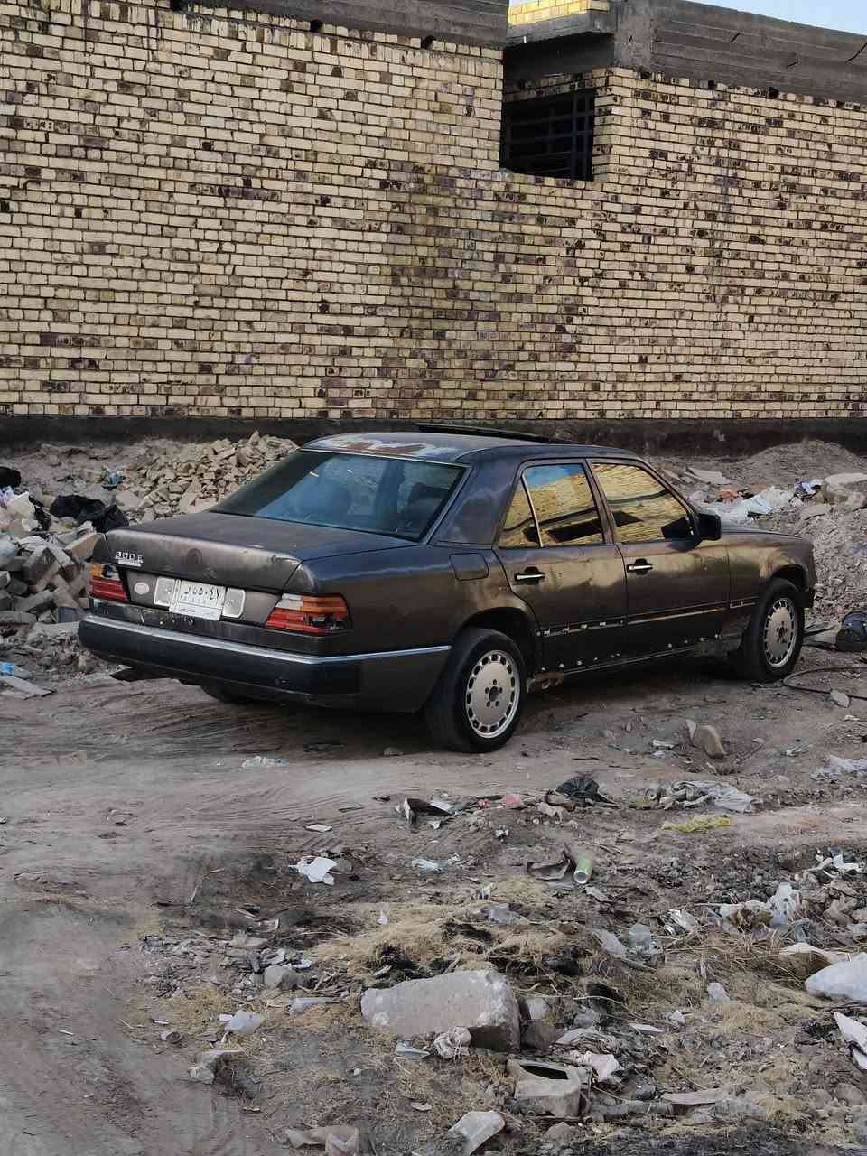 السلام عليكم مارسدس موديل90 كير ومكينه بالجيس مال راس الثور فيفيتي 3000 رقم انبار مشروع وطني  مكفوله من الضربه صدر امامي جديد بور ستير مشط كلها جديد بس اعوزها دبلات خلفيه فقط فتحه سقف والسياره كل غراضها موجوده فقط داعميه امامي مموجوده والباقي كلها موجوده  مكاني دوانيه قضاءالشاميه السعر 20قفل ***********
