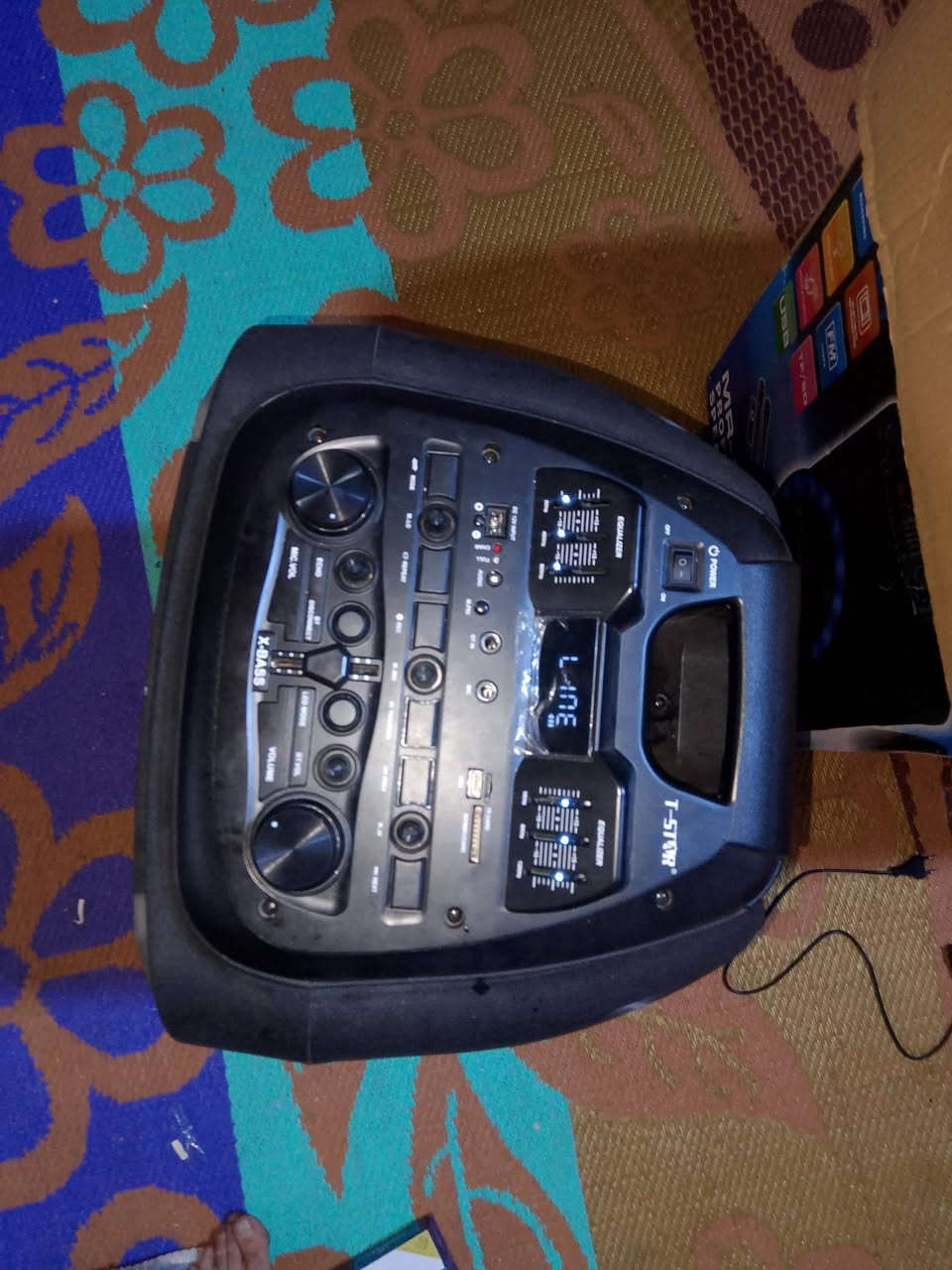 سماعه ايرانيه اصليه حجم كبير نظيفه ستعمال شهر شحن يطول 8 ساعات صوتها يخبل يلوتوث ورام سعرها 175 وبيها مجال قليل مكاني زعفرانيه للاتصال ***********
