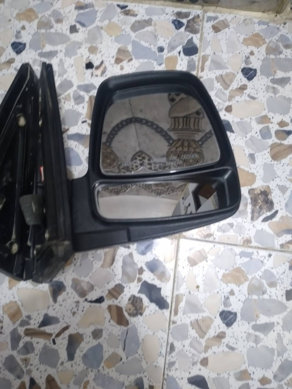 سلام عليكم مري كيا للبيع جدد بس وحدة بيها الصغيرة مكسورة السعر الاتصال على الرقم *********** المكان نجف
