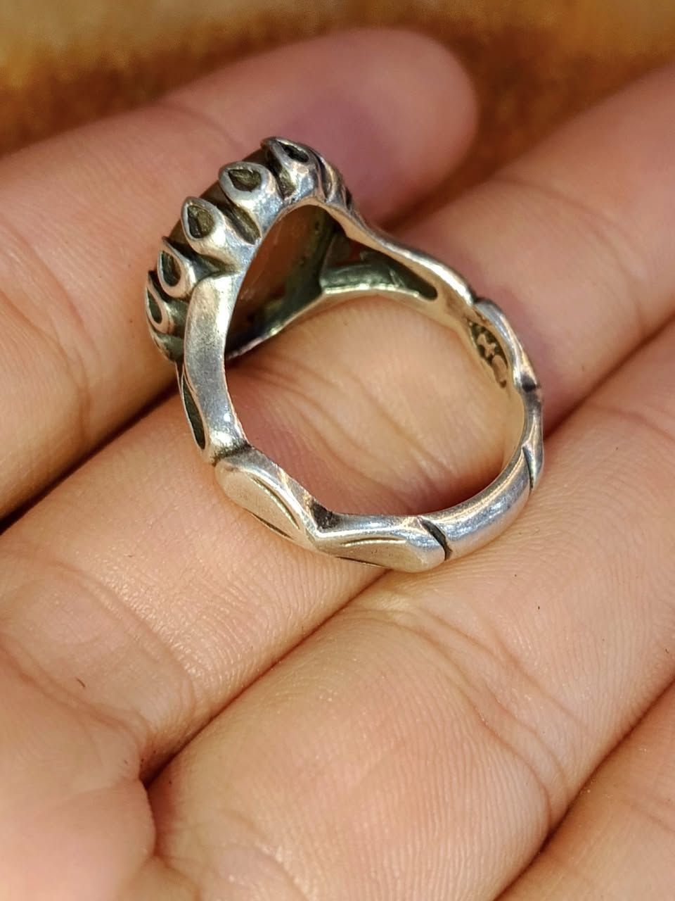 خاتم عقيق عسلي يماني طبيعي اصلي ذمة صياغة يدوي ثقيلة فضة ٩٢٥ سعر جدا مناسب❤
حجز وتفاصيل أكثر خاص او واتساب ***********🌹
وموجود عندي كل انواع الاحجار والمحابس الفضة والنحاس.
