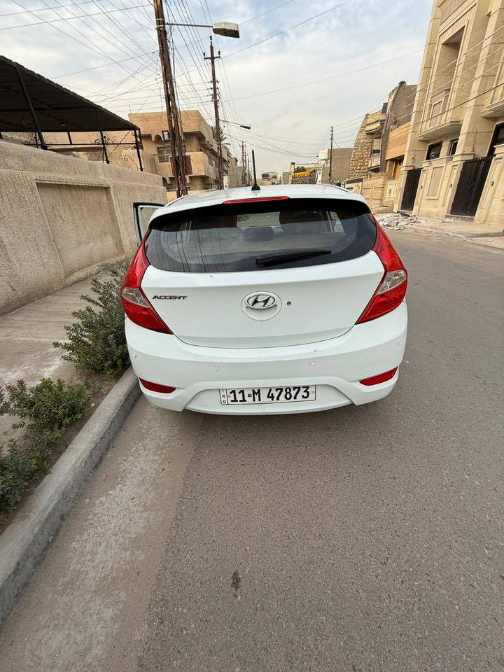 السلام عليكم 
اكسنت وارد أمريكي 2013 
حادث باب خلفي محرك 1600 
السيارة جدا نظيفة كير محرك 
السعر 90 ورقة
***********
