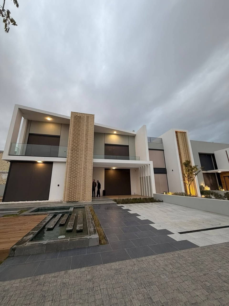 تتوفر  بيوت بيع في مجمع البدور منطقة الوتر فرونت بمساحات 250م و300م و400 م ومواقع ممتازة بمقدمه جدا مناااسبه ✅️ وجدول سداد مناسب 
لتفاصيل اكثر
 ***********
