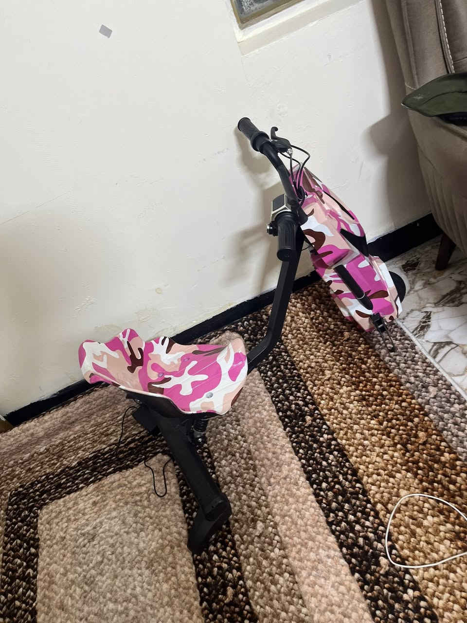 سلام عليكم سكوتر كهربائي للبيع ب120 وبي مجال رقمي *********** مكاني بغداد الاعظمية
