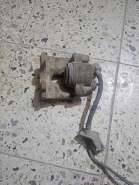 عندي اغراض مال جيب شيروكي موديل ٢٠٠٠ مكلني بغداد ٠٧٧١٠٩٨٤٤٢٤