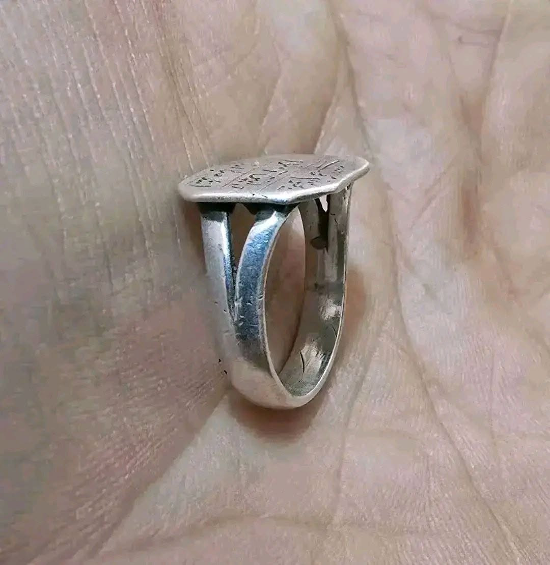 خاتم رجبي منقوش بيومه يوم 27 رجب 
مقاس الخاتم 16 
للاستفسار والحجز خاص


**إذا كنت صاحب هذا الإعلان وتريد حذفه لأي سبب، رجاءا أرسل رسالة إلى الدعم الفني**