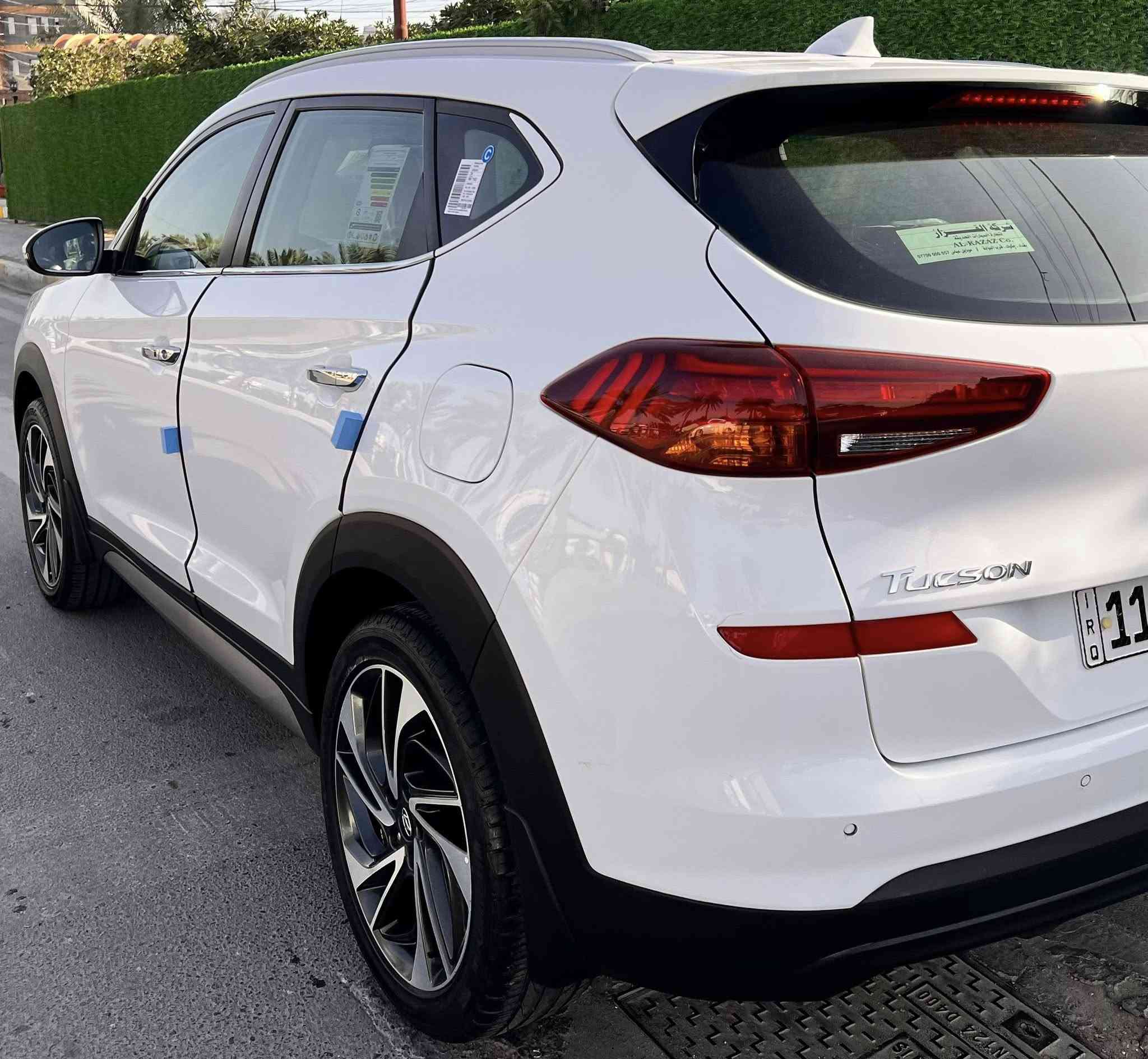 السلام عليكم 
توسان 2020 خليجي مكفولة كفالة عامه لا صبغ لا ضربة لا تبديل لا بارد ماشيه 12 الف السياره اخت الزيرو بعدها بلزكات الشركة رقم بغداد الجديد بأسمي السيارة عله ايد وحده من الزيرو 
المواصفات 
لايت 5 عدسات
بصمة 
شاشة اصلية 
مرايات ضوئية 
ترحيب عند الاقتراب 
حساسات + كامرة دوارة
كشنات جلد 
كشنات كهرباء 
درايف مود
محرك 2000 دوش 
قطعتين تبريد 
وبعد بيها هواي مواصفات
السعر 218 ورقة وبيها مجال 
الرقم *********** 
مكانها بغداد
