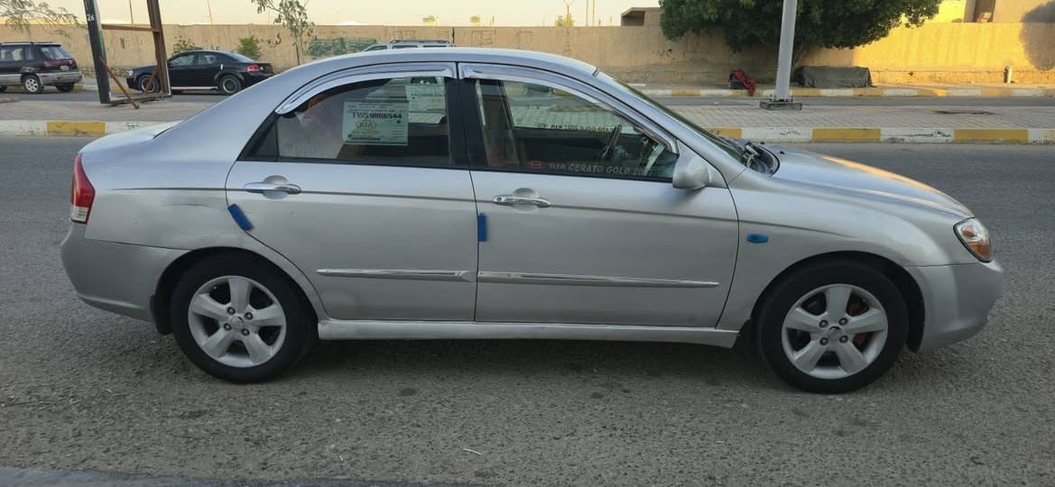 السلام عليكم ورحمة الله وبركاتة
للبيع كيا سيراتو موديل 2007 خليجي كولد رقم انبار الدولي بيه صبغ ٣ قطع جاملغ امامي وبوب ٢ عكس السايق بدون دواخل . 
محرك 1600 تكشن عالي كير اوتو تبريد شغال حدادية جيد جداً داخل مصيج  ويل كب تاير نظيفة شاشة تاب 
السعر ( 68 ) وبيه مجال بسيط 
مكاني الانبار / هيت 
 *********** 
***********
#ملاحظة_بيع_فقط_ونقد_مو_اقساط
