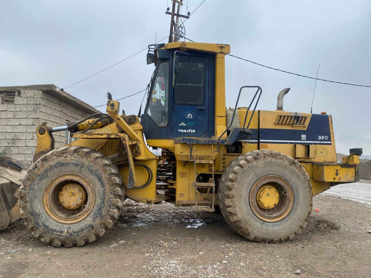 السلام عليكم عندي شفل كوماتسو حجم 380 موديل 96 شرط التحويل شغال وجاهز كير كهربائيّ اريد مراوس بحفارة حجم 200او 210 عنوان صلاح الدين تكريت العلم الدبسة ***********
